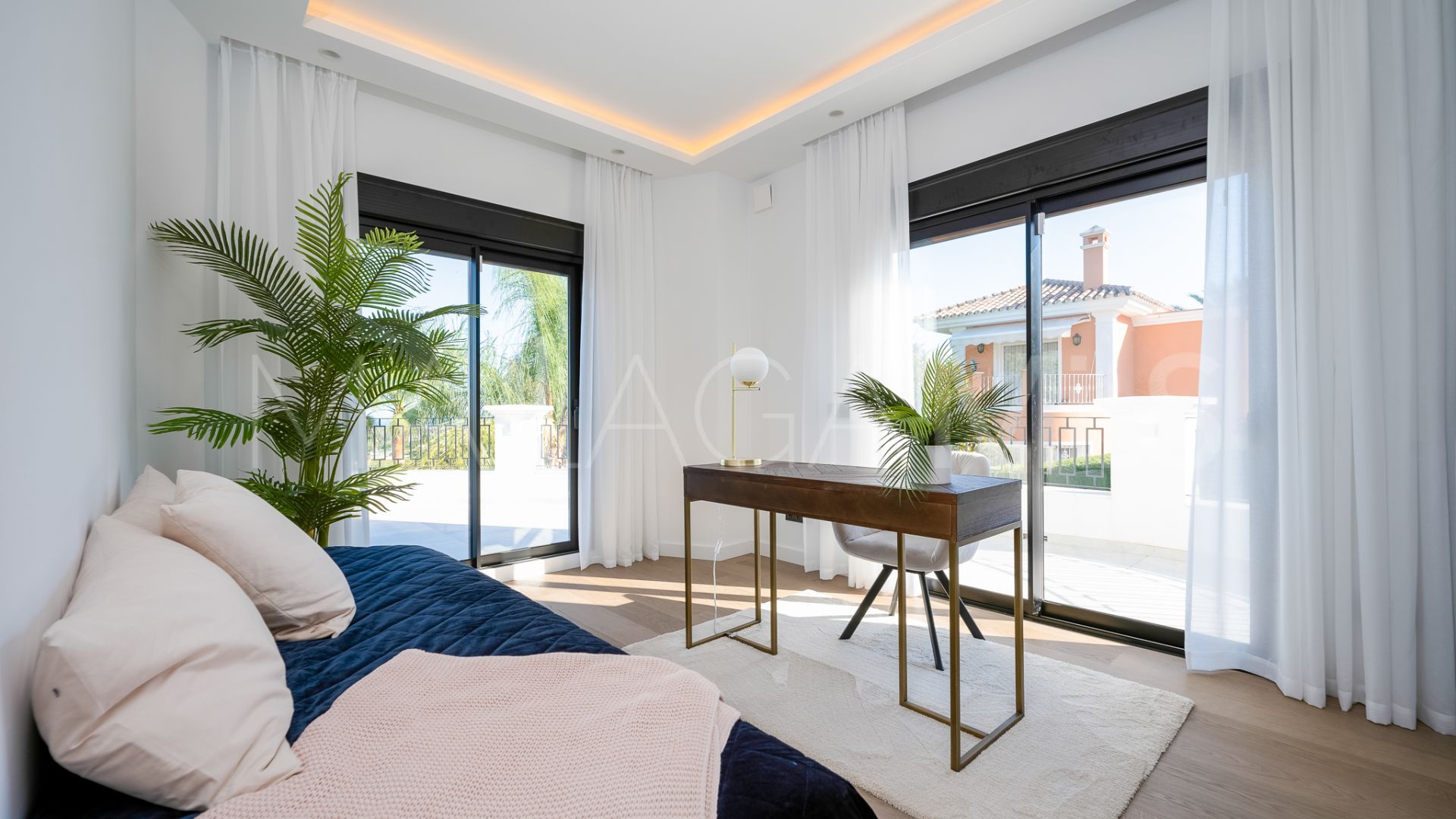 Buy villa with 5 bedrooms in La Quinta