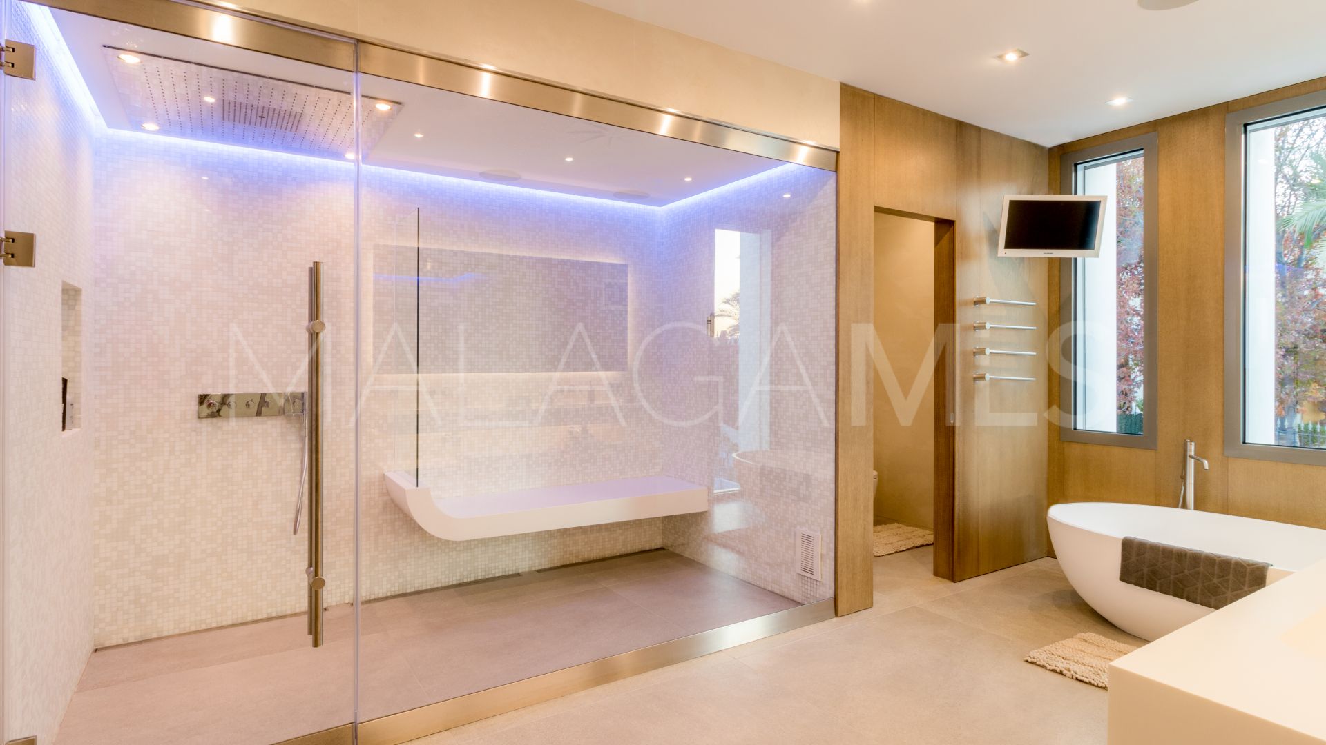 Villa for sale de 9 bedrooms in Nueva Andalucia