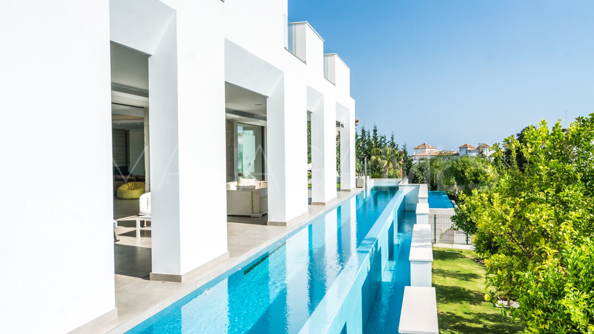 Villa for sale de 9 bedrooms in Nueva Andalucia