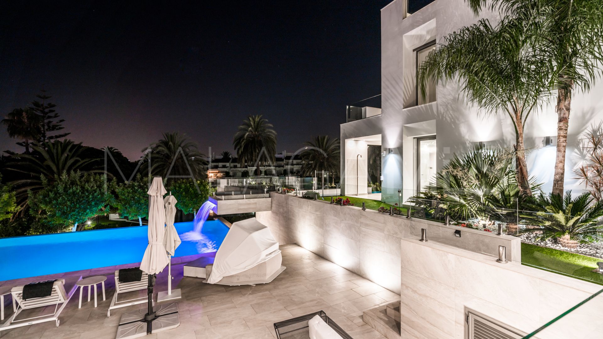 Villa for sale de 9 bedrooms in Nueva Andalucia