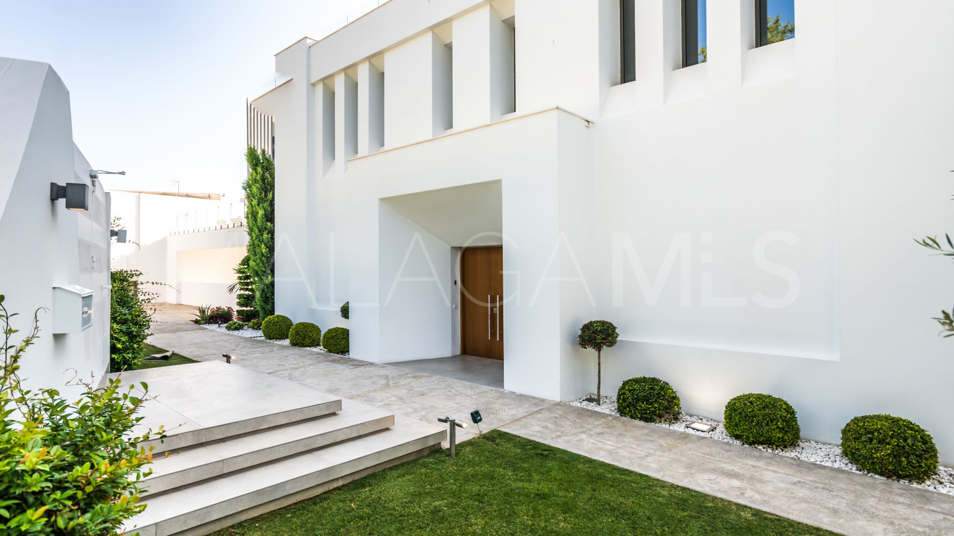 Villa for sale de 9 bedrooms in Nueva Andalucia