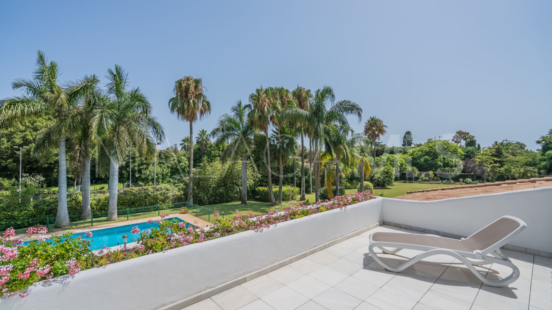 Villa for sale in Guadalmina Baja