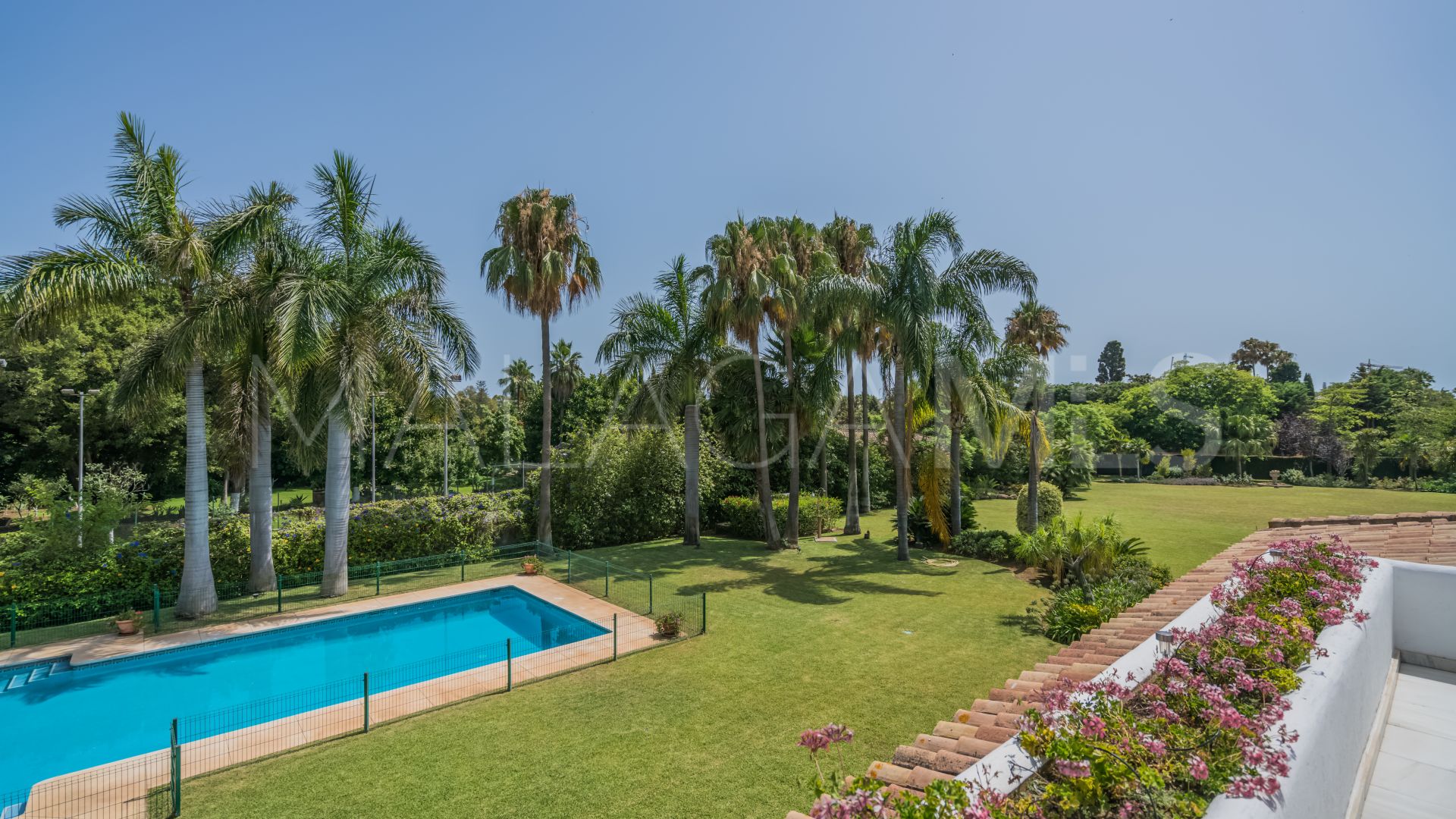 Villa for sale in Guadalmina Baja