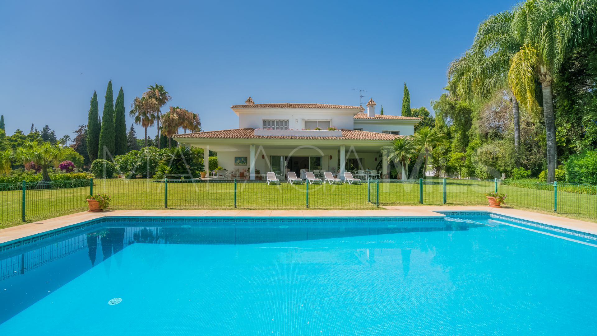 Villa for sale in Guadalmina Baja