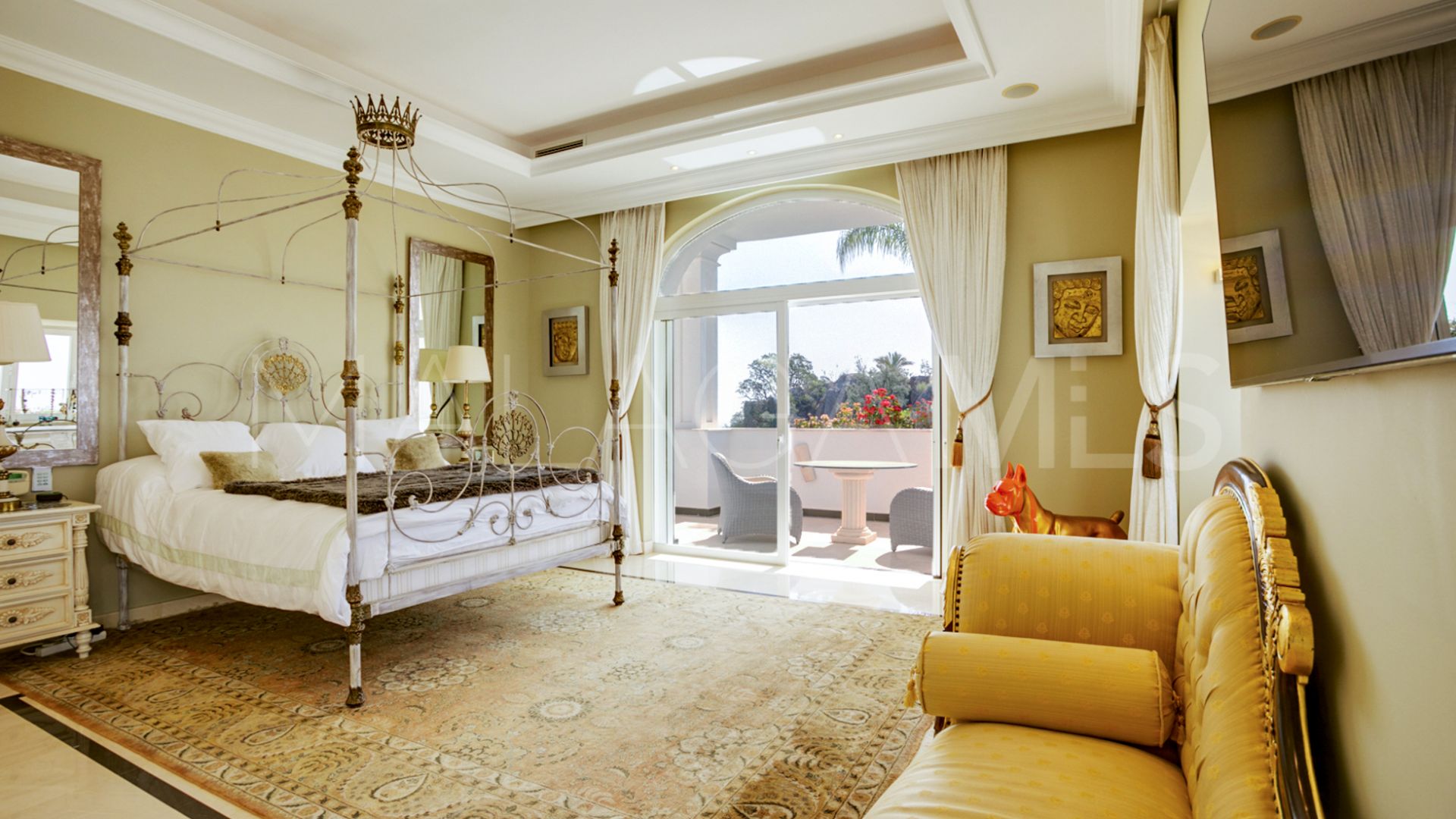 For sale villa with 5 bedrooms in Los Almendros