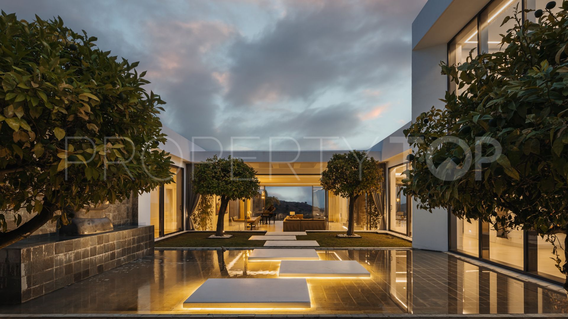 For sale villa in Marbella Club Golf Resort with 6 bedrooms