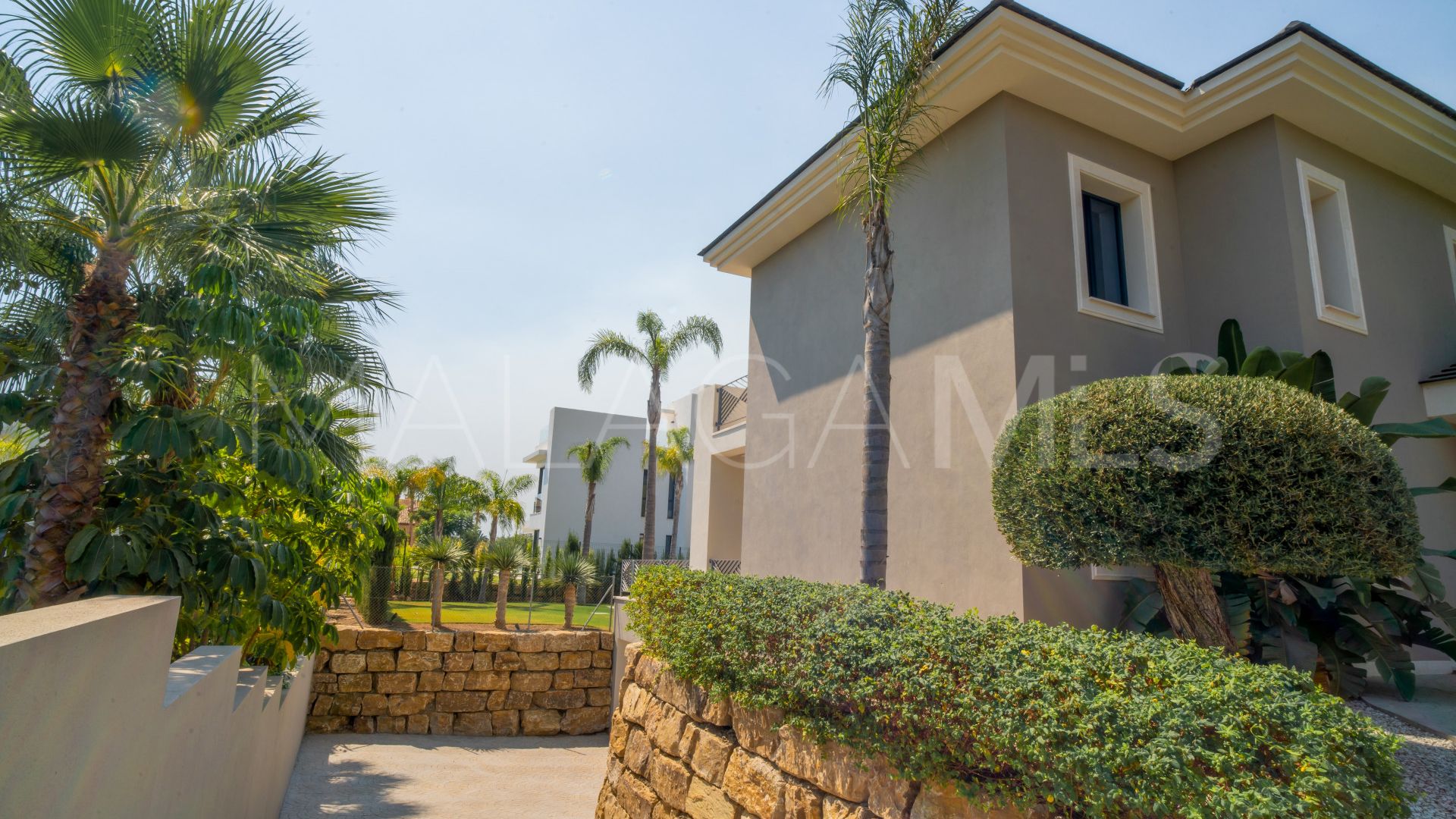 Buy villa with 6 bedrooms in Los Flamingos