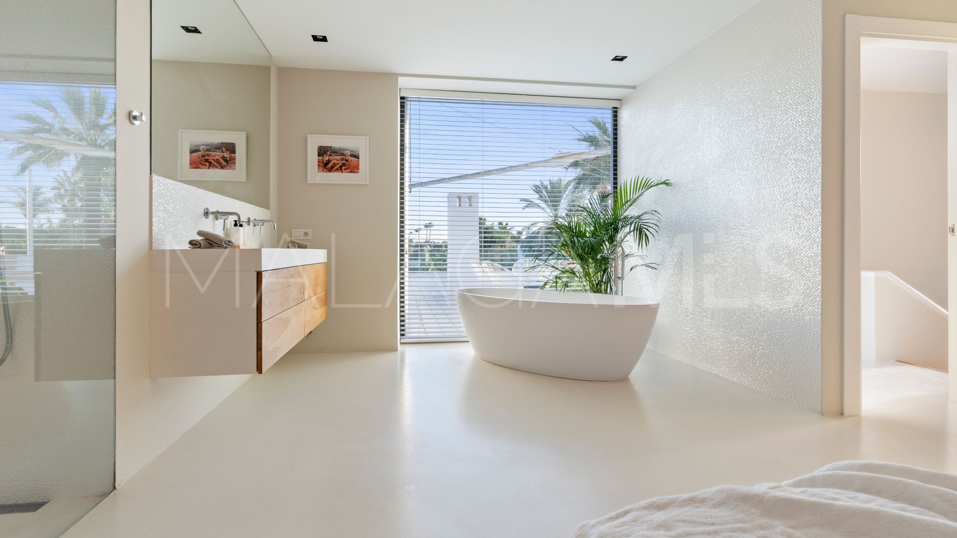 Villa for sale in Las Brisas