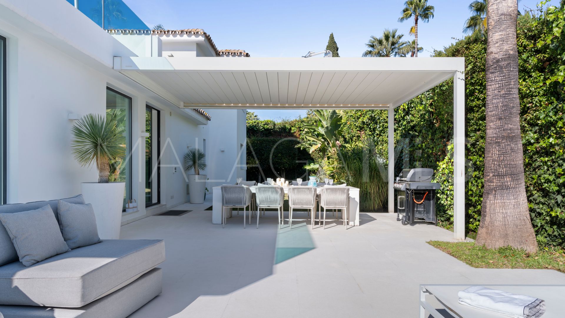 Villa for sale in Las Brisas