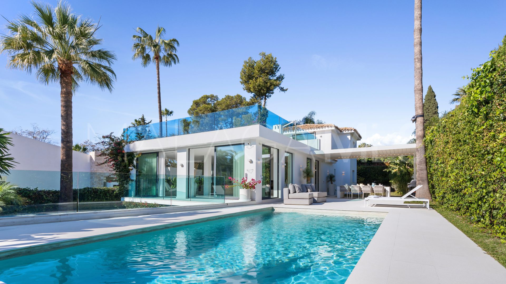 Villa for sale in Las Brisas