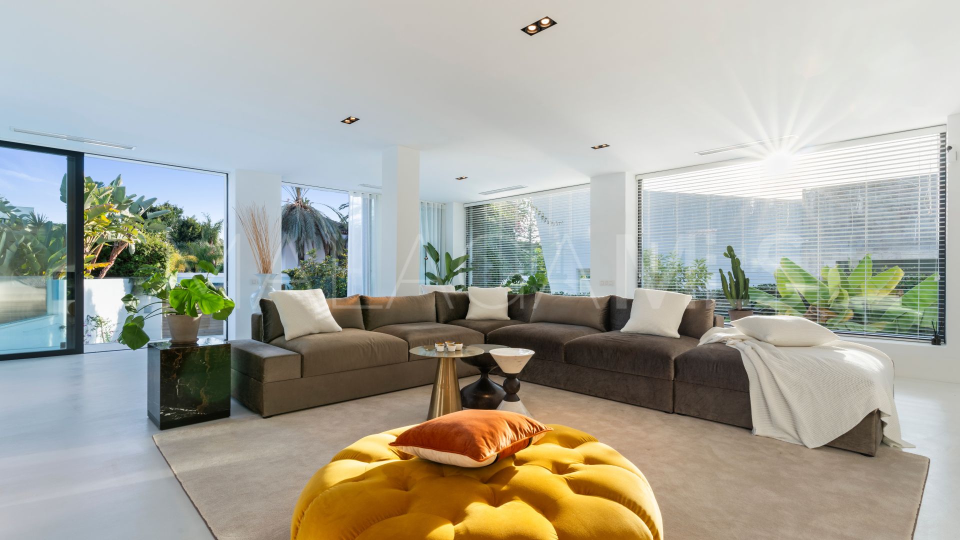Villa for sale in Las Brisas