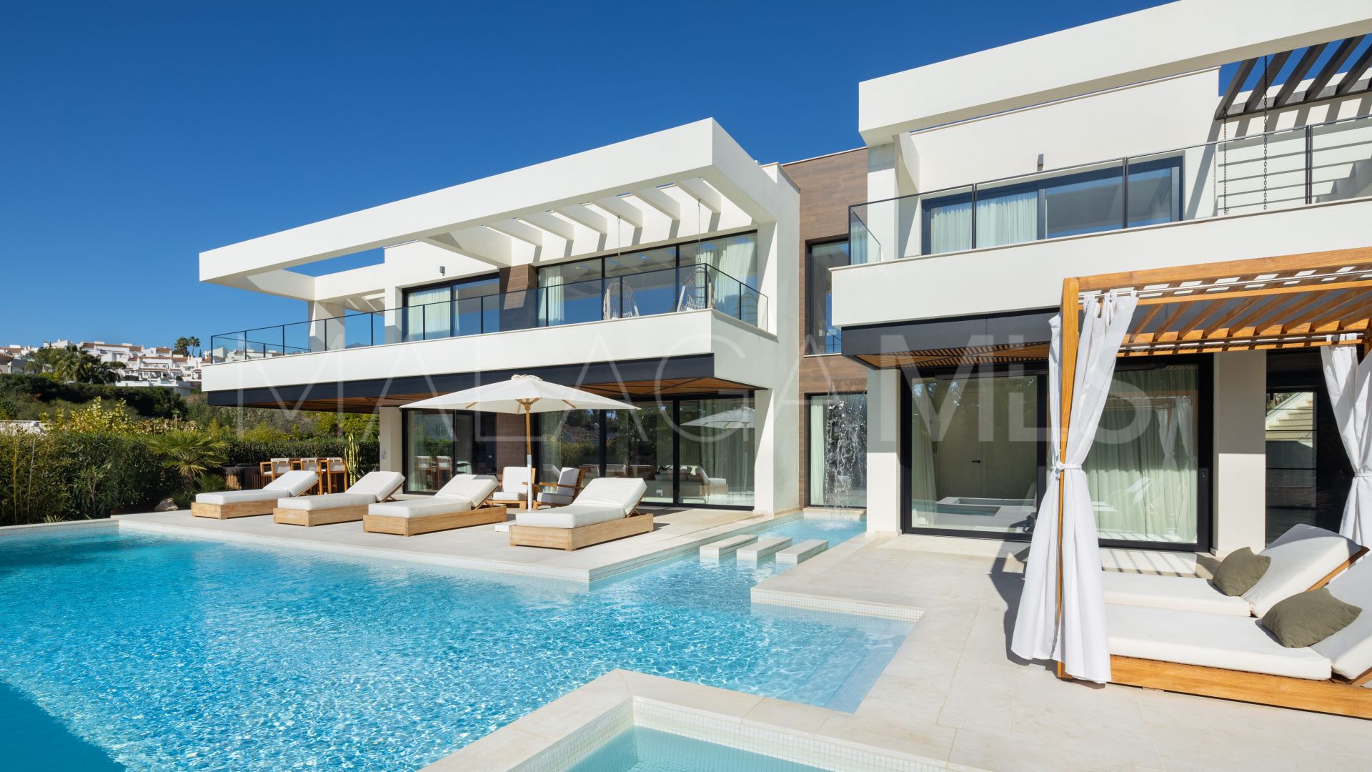 Villa for sale in Nueva Andalucia de 6 bedrooms
