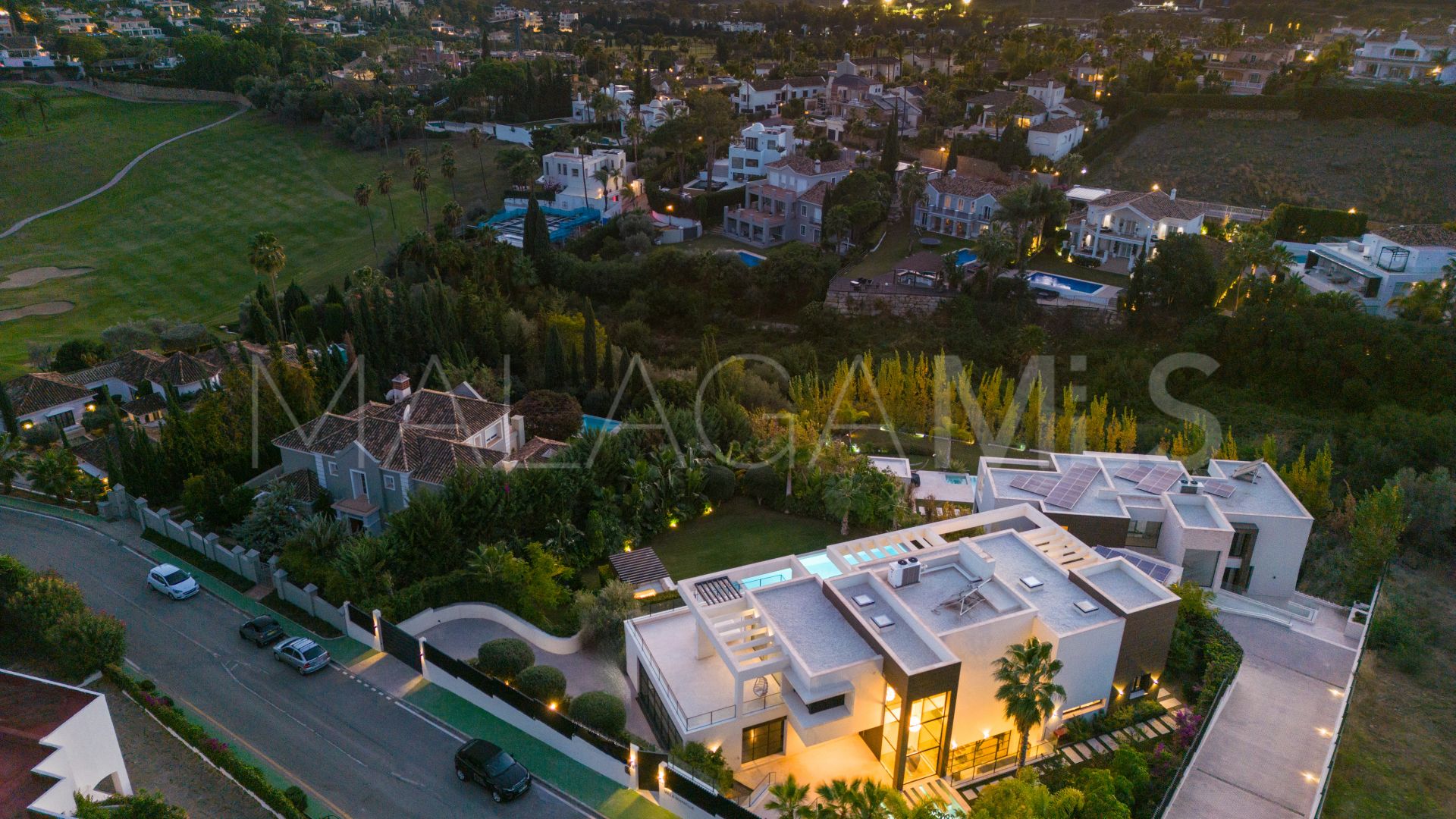 Villa for sale in Nueva Andalucia de 6 bedrooms
