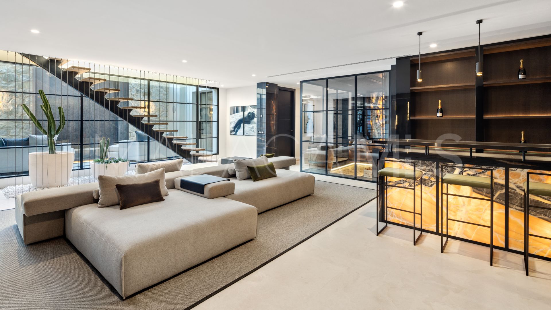 Villa for sale in Nueva Andalucia de 6 bedrooms
