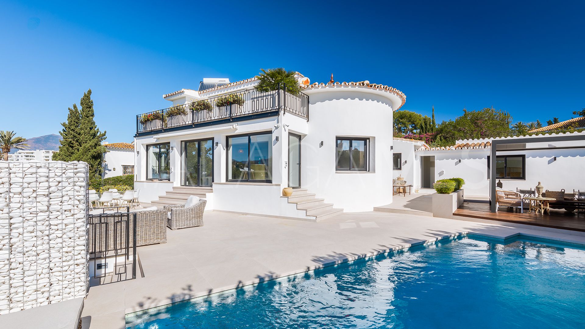 Villa for sale in Guadalmina Alta