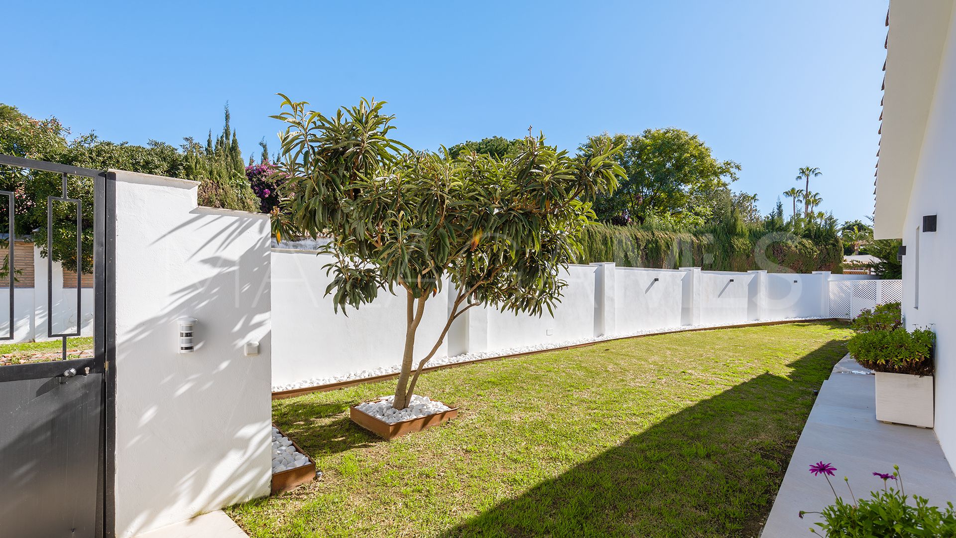 Villa for sale in Guadalmina Alta