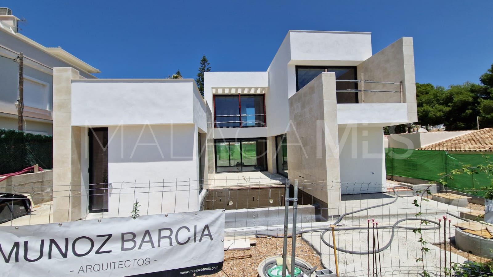 Villa for sale in Nueva Andalucia