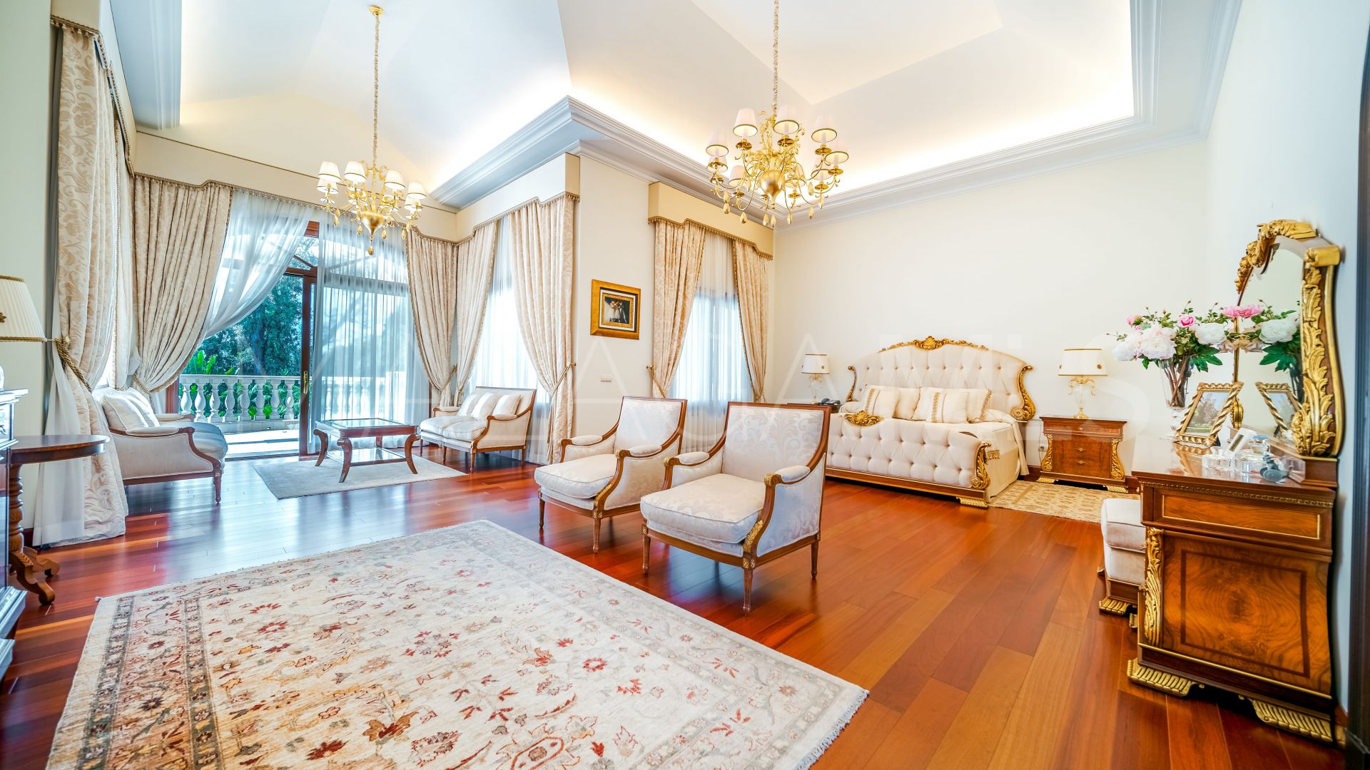 Villa for sale in Guadalmina Baja