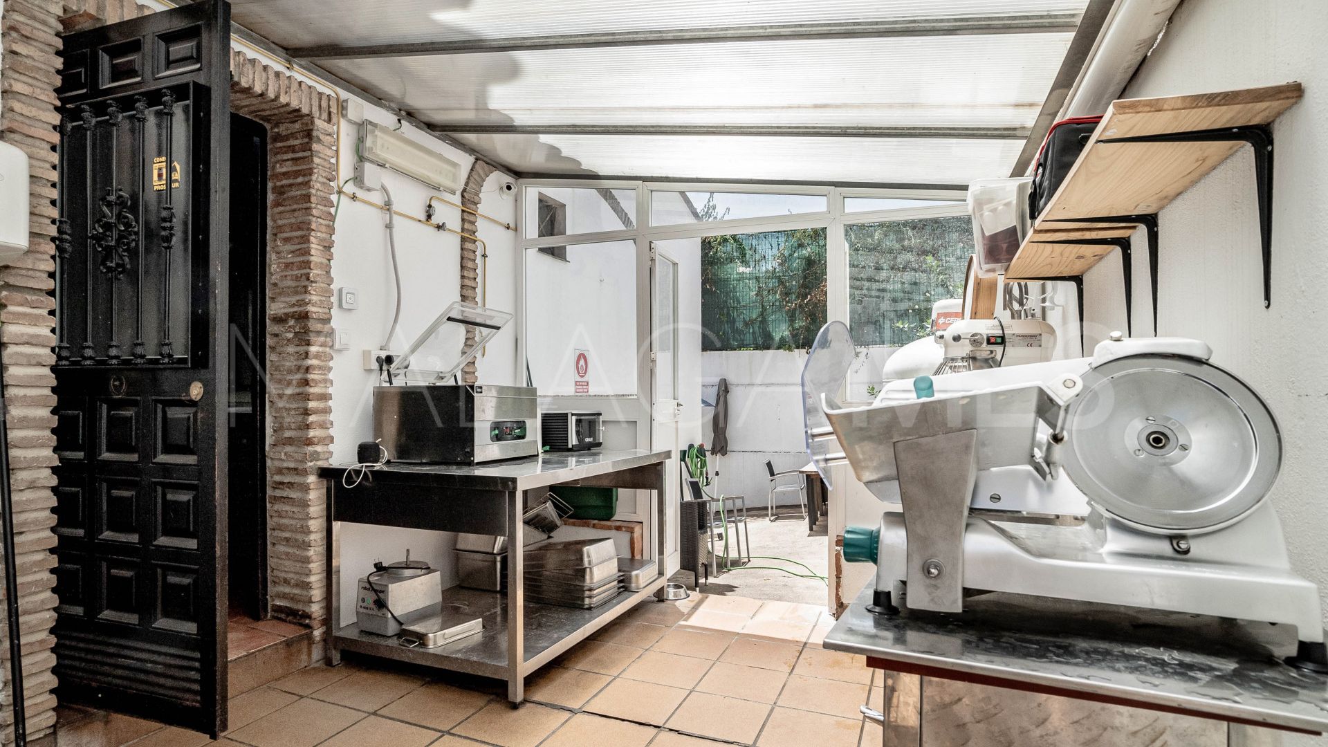 Restaurante for sale in Nueva Andalucia de 5 bedrooms