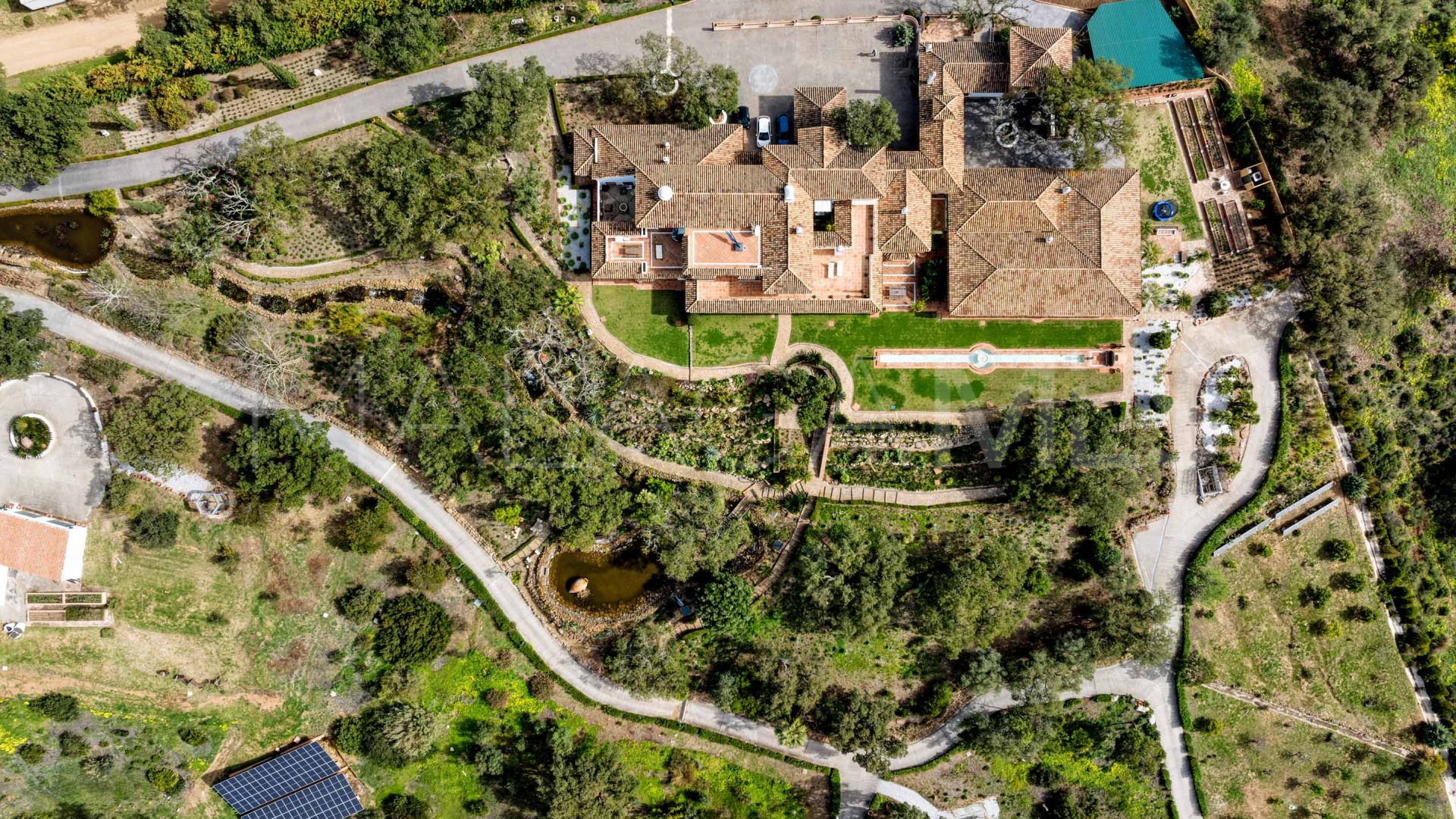 Se vende finca with 7 bedrooms in La Mairena