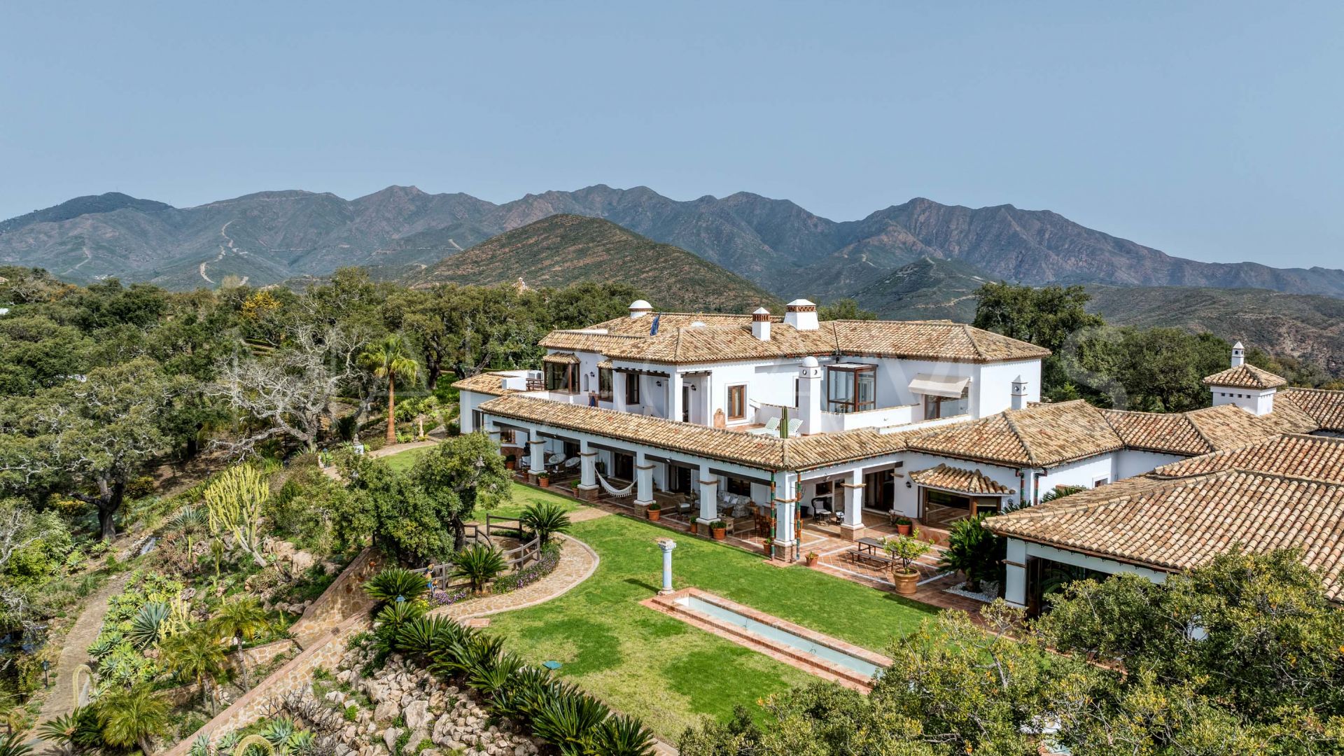 Se vende finca with 7 bedrooms in La Mairena