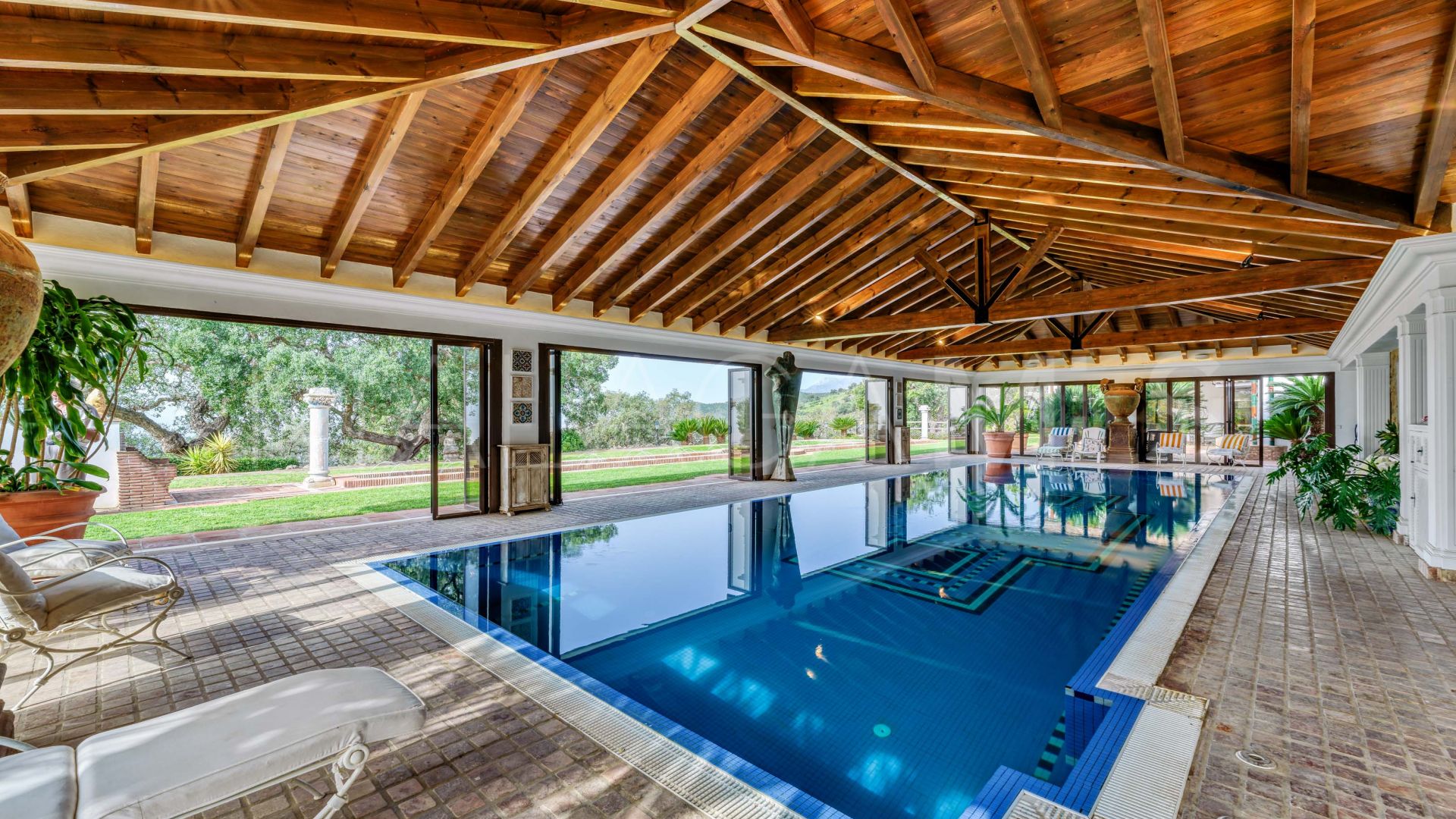 Se vende finca with 7 bedrooms in La Mairena