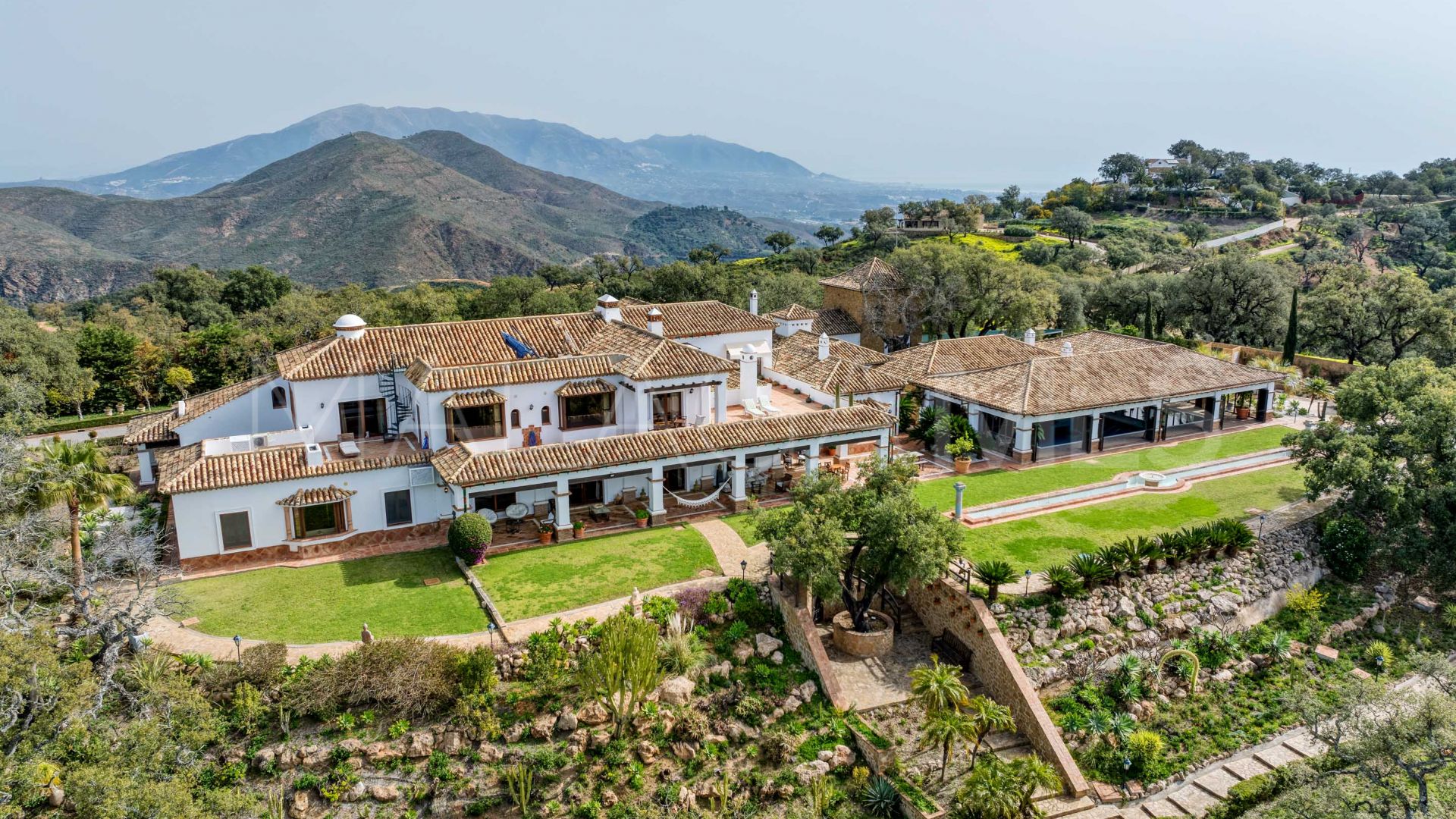 Finca with 7 bedrooms for sale in La Mairena