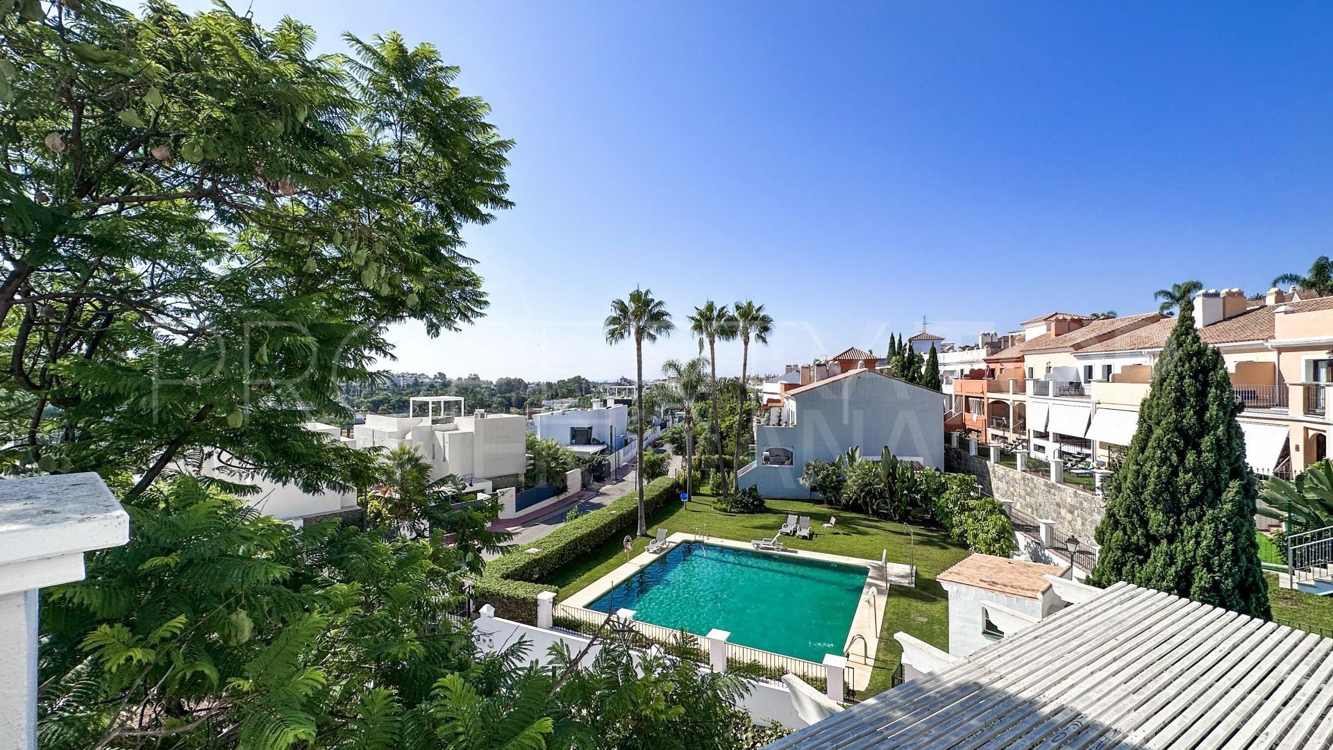 Buy town house in Estepona with 3 bedrooms