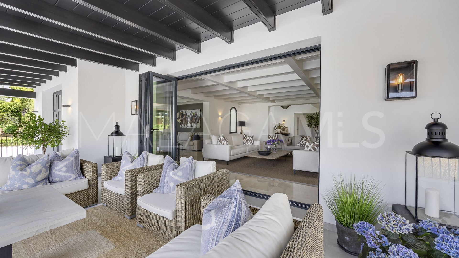 Villa for sale in Elviria