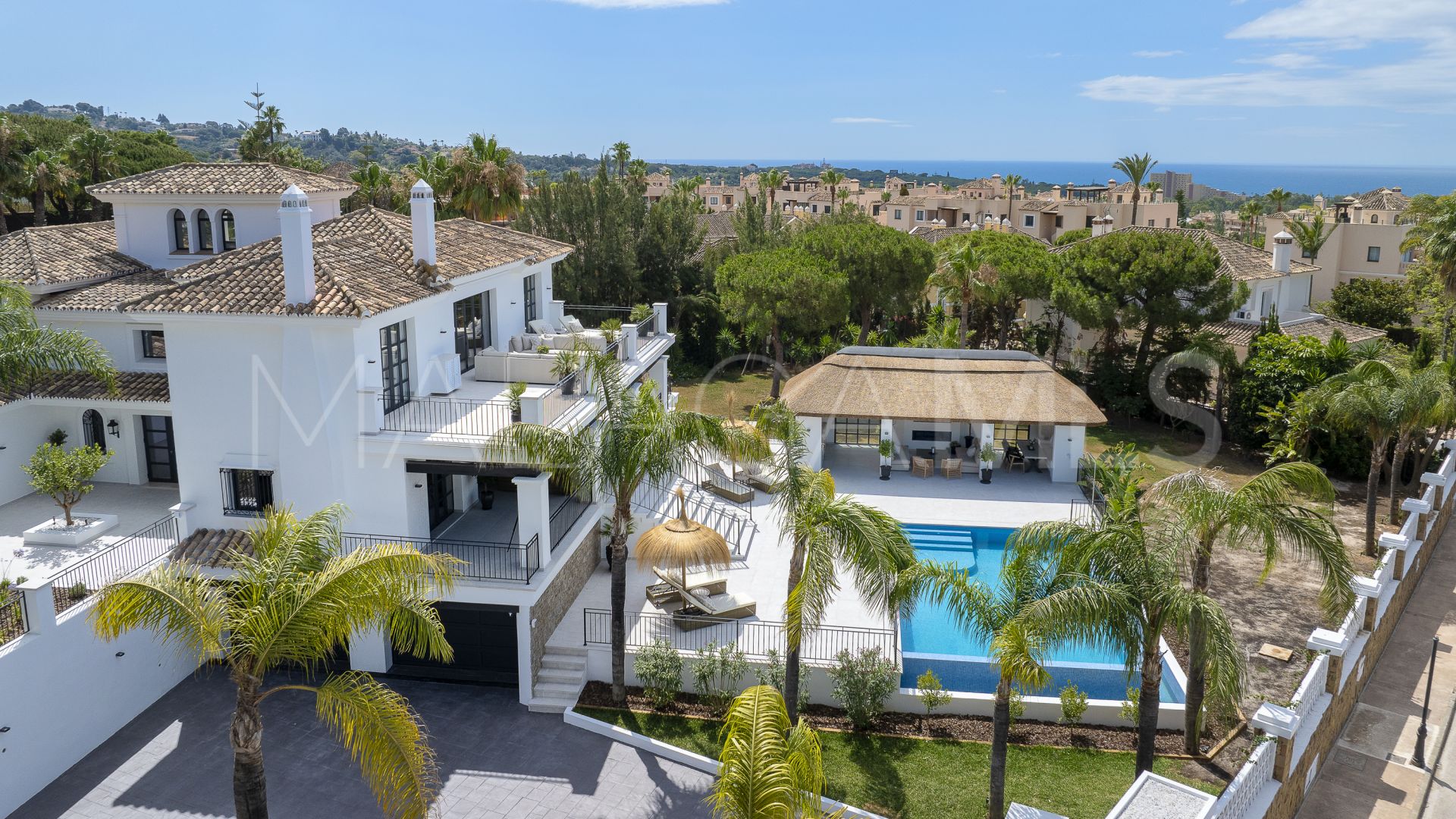 Villa for sale in Elviria