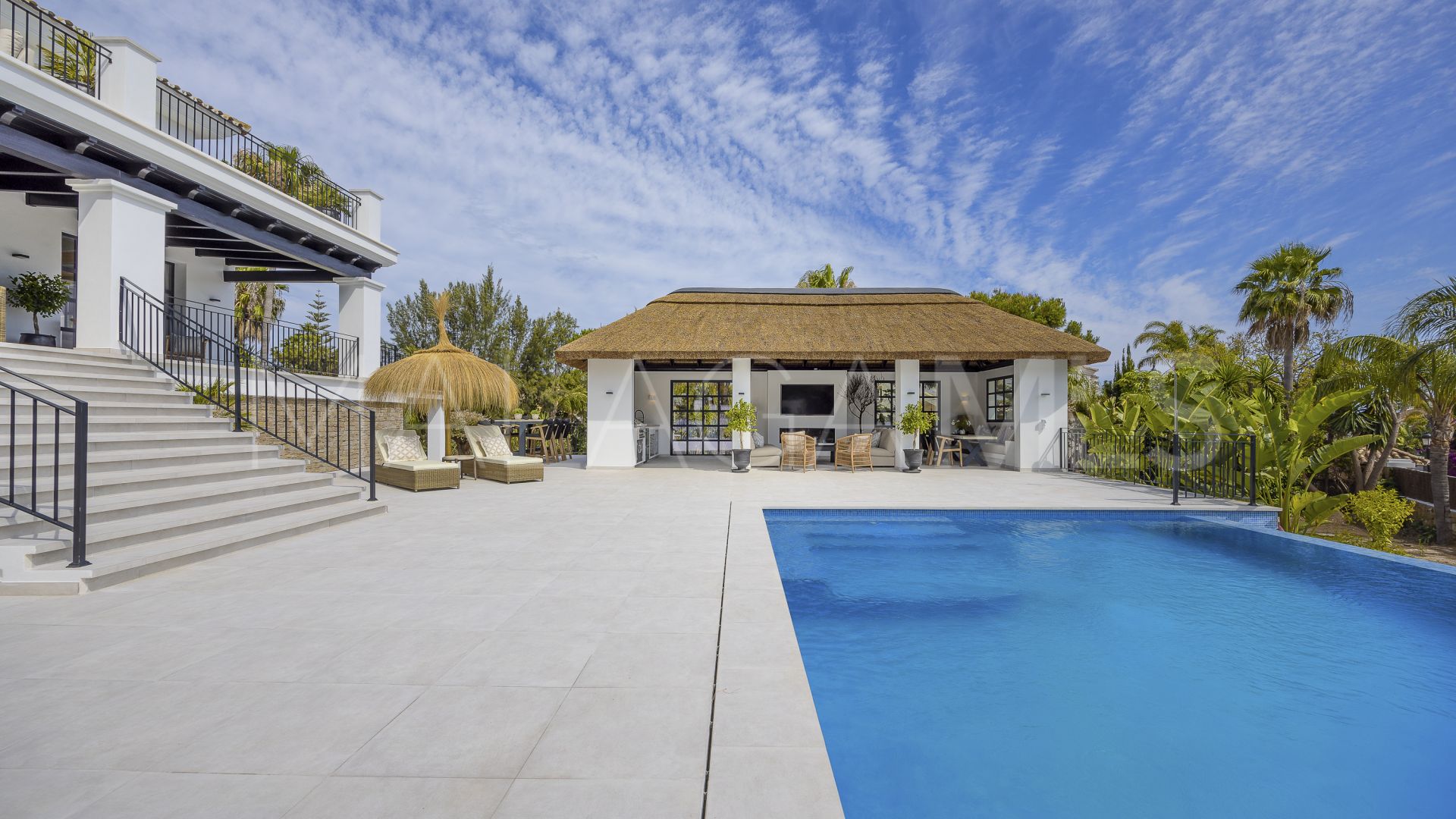 Villa for sale in Elviria