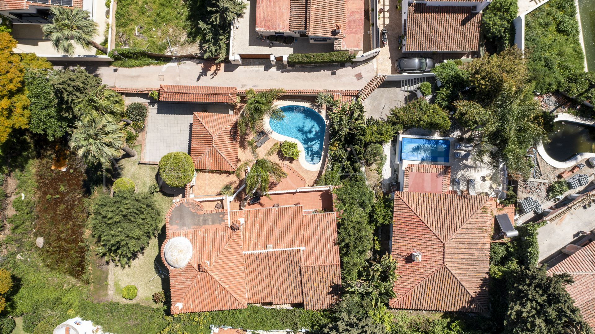 For sale villa in Nueva Andalucia with 5 bedrooms