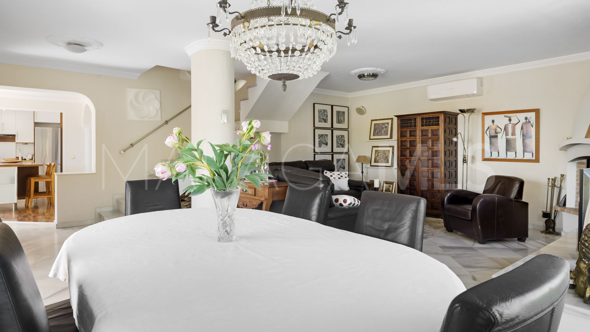 For sale villa in Nueva Andalucia with 5 bedrooms