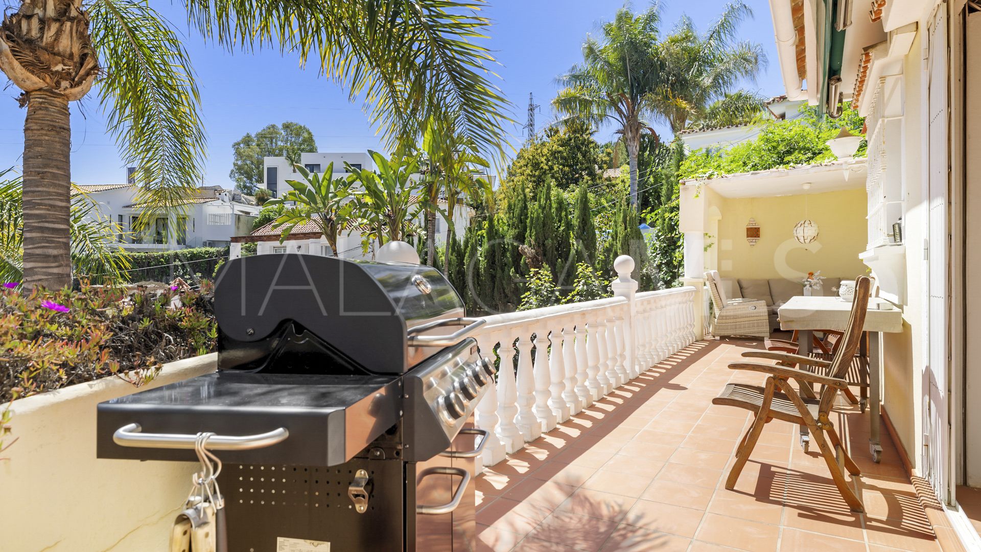 For sale villa in Nueva Andalucia with 5 bedrooms