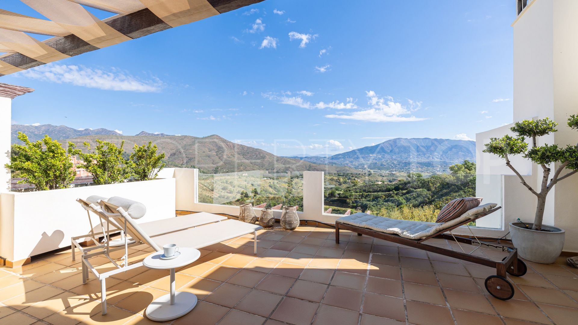 Penthouse in La Mairena for sale