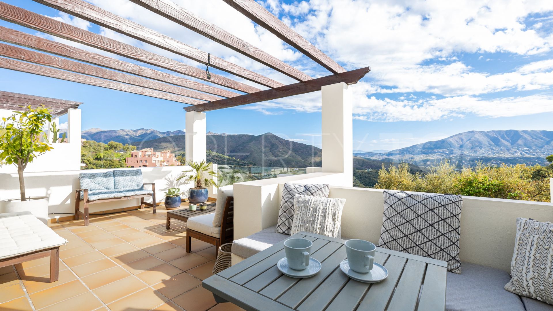 Penthouse in La Mairena for sale