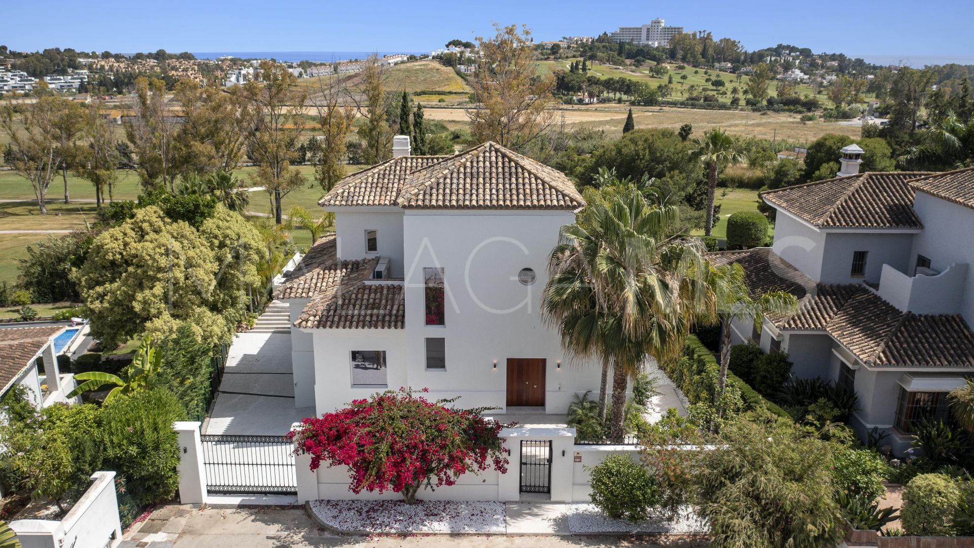 Villa for sale in Atalaya Golf