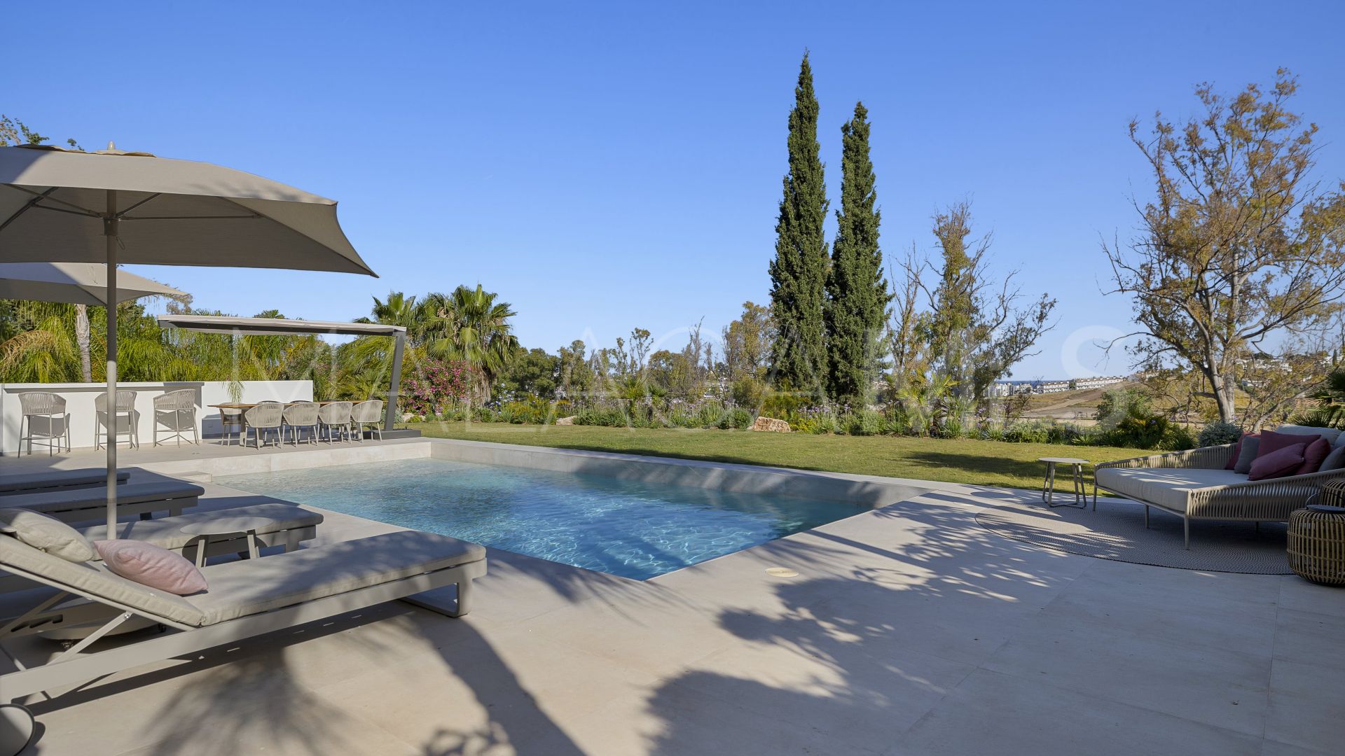 Buy villa de 5 bedrooms in Atalaya Golf