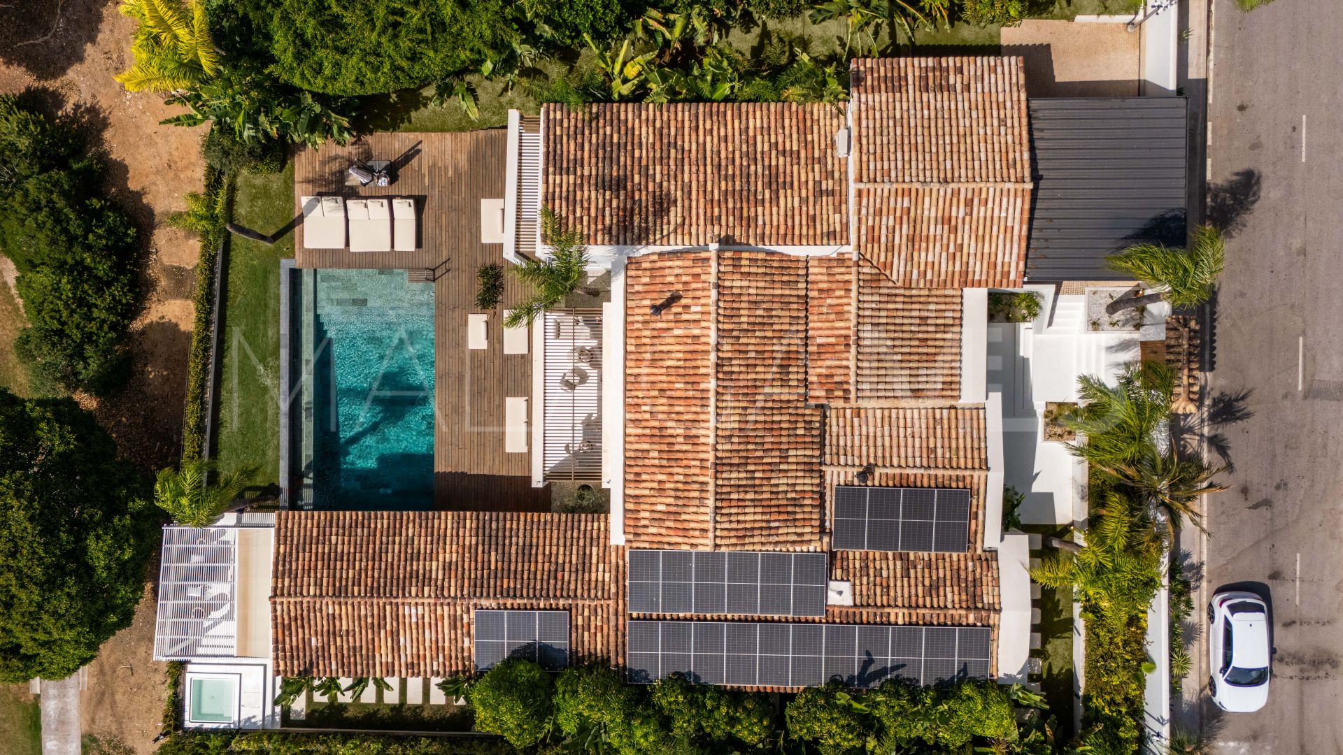 Villa for sale in Nueva Andalucia