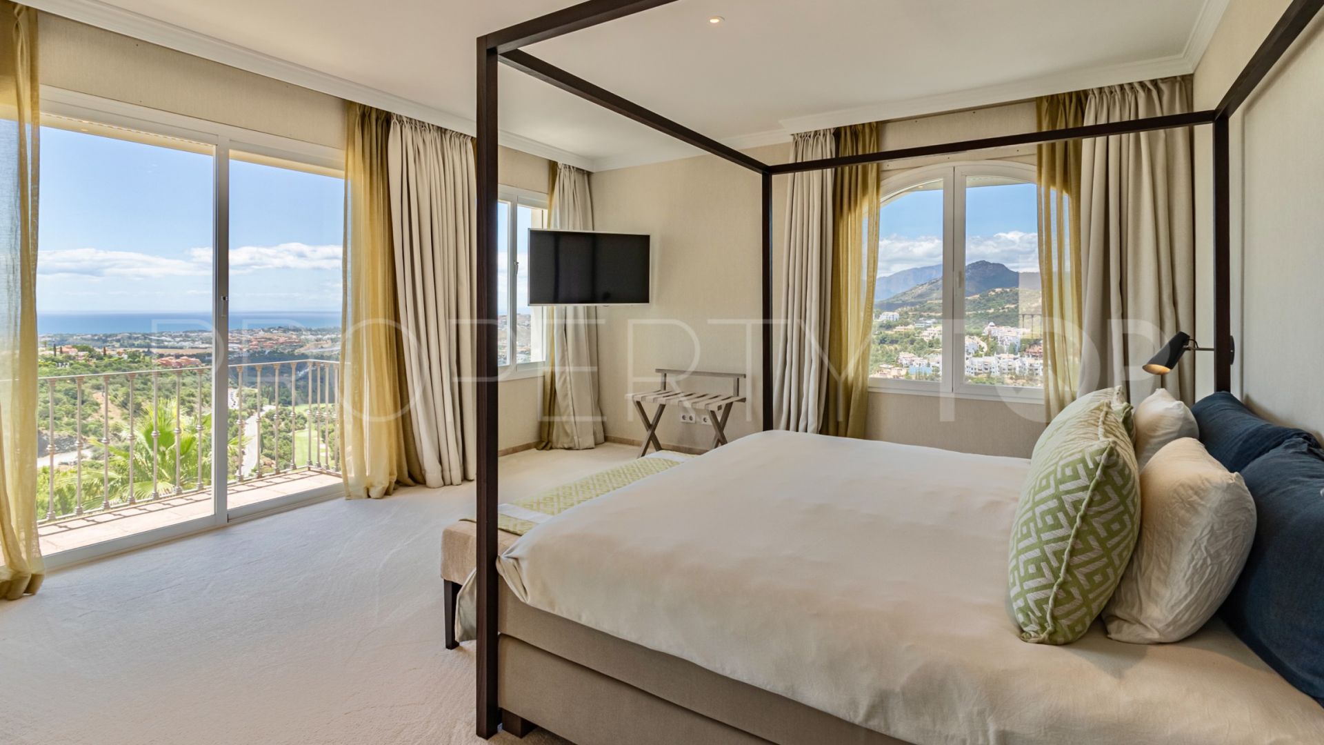 Buy Las Colinas de la Heredia duplex penthouse with 6 bedrooms