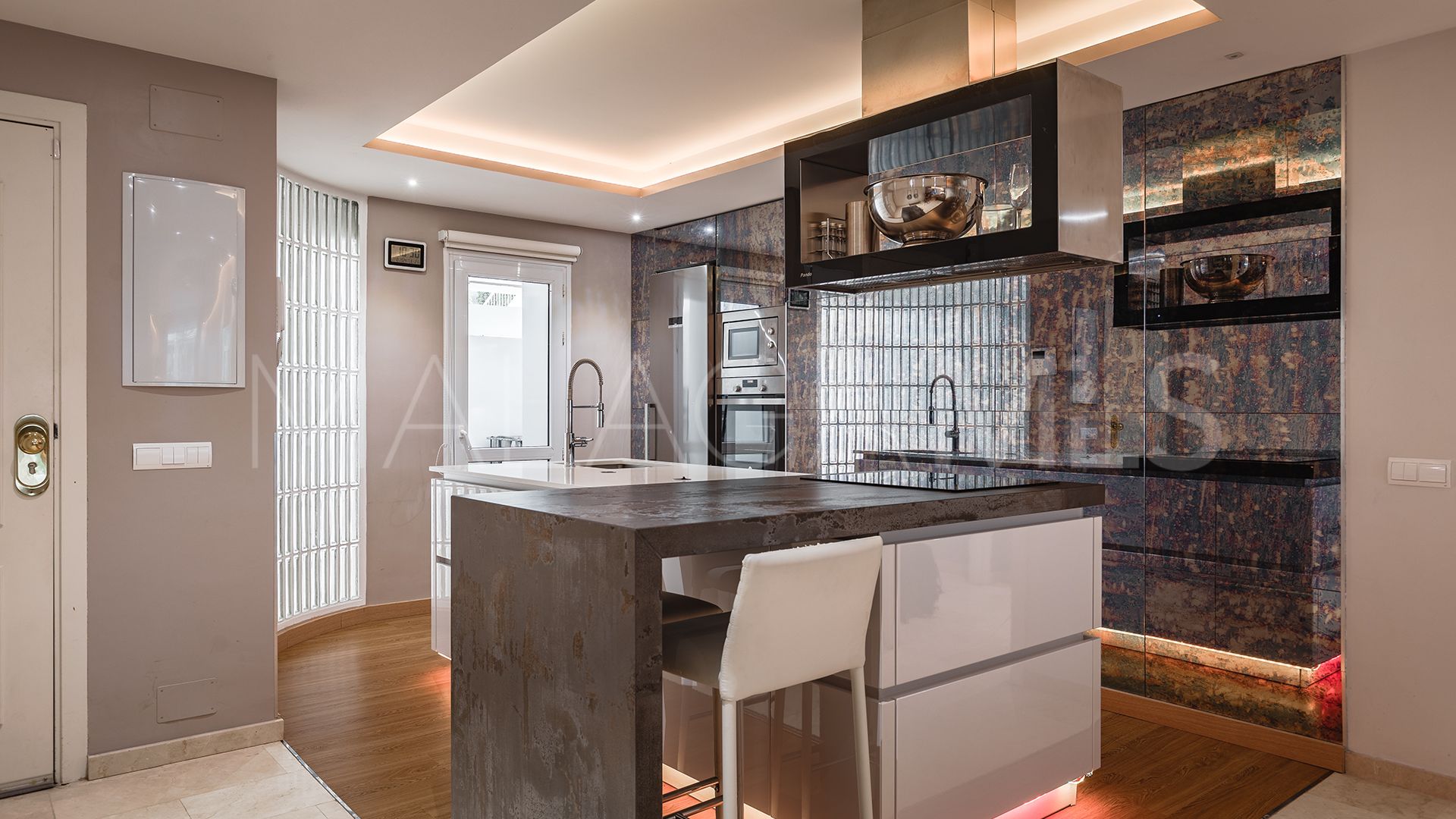 Lägenhet for sale in Las Lomas del Marbella Club