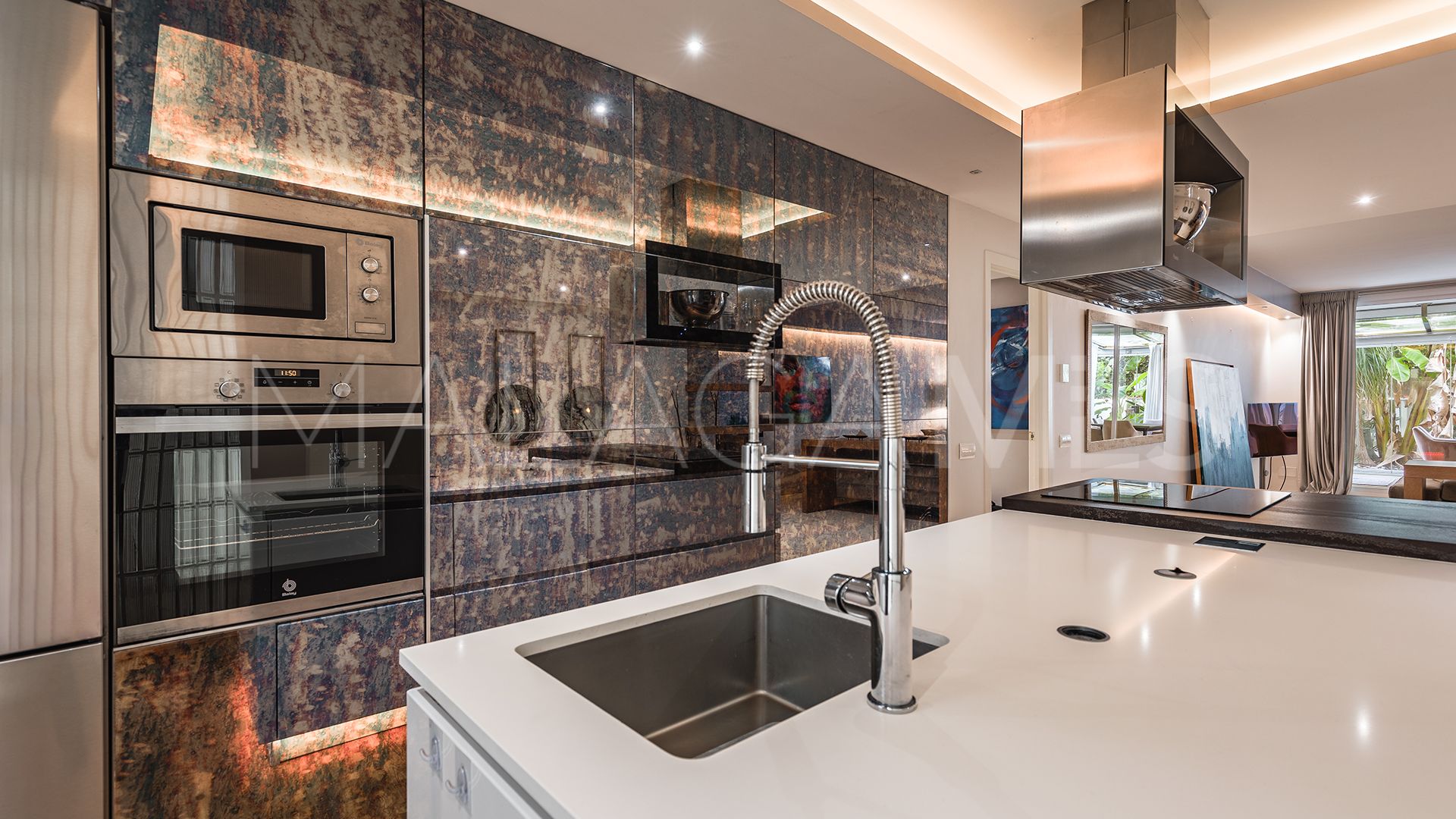 Lägenhet for sale in Las Lomas del Marbella Club