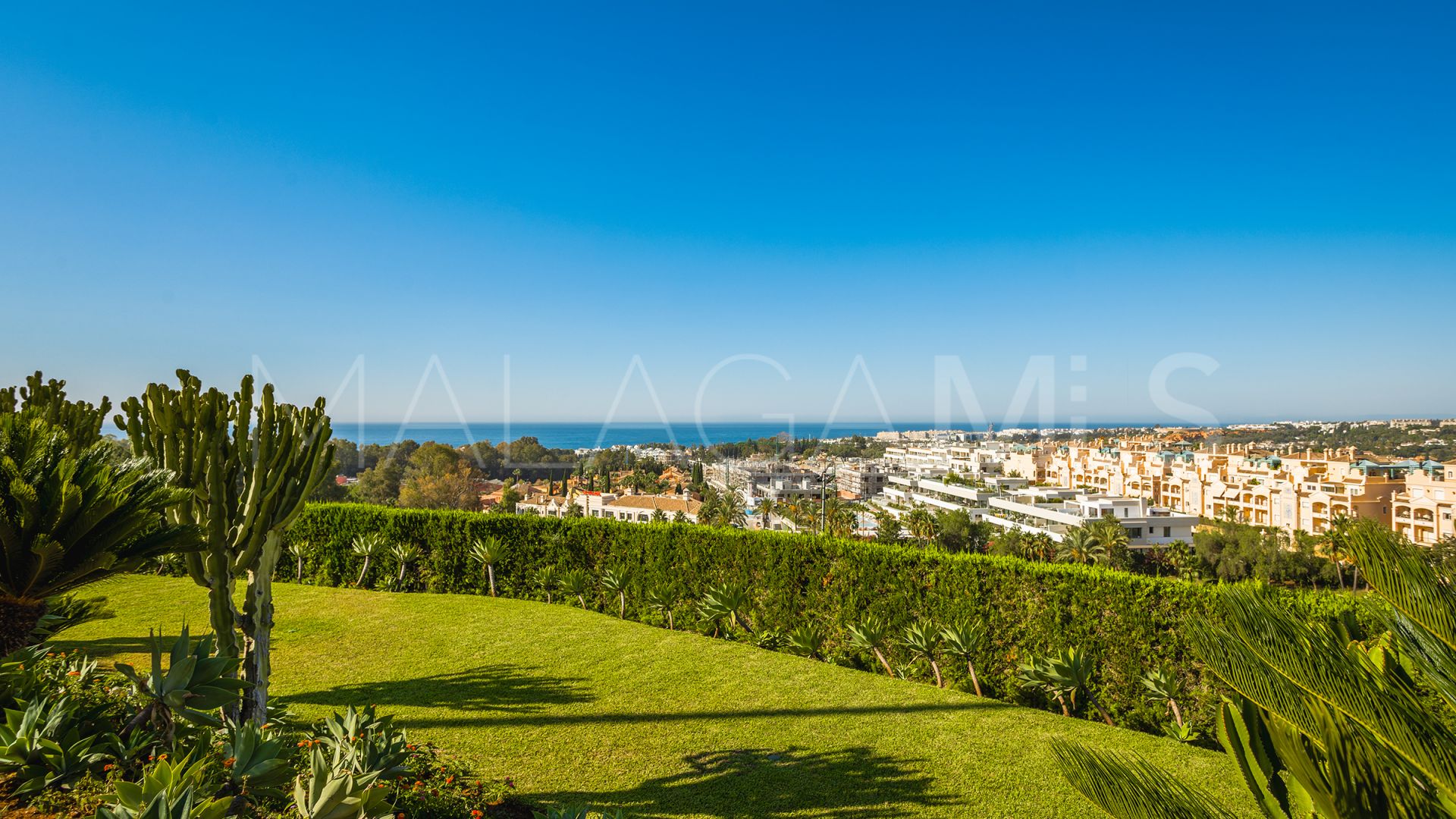 Lägenhet for sale in Las Lomas del Marbella Club