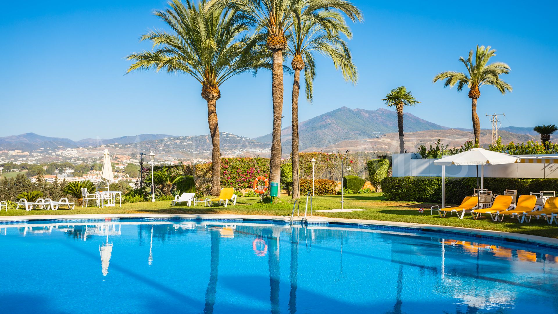 Lägenhet for sale in Las Lomas del Marbella Club