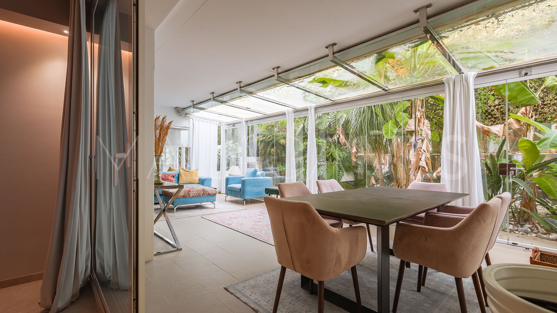 Lägenhet for sale in Las Lomas del Marbella Club