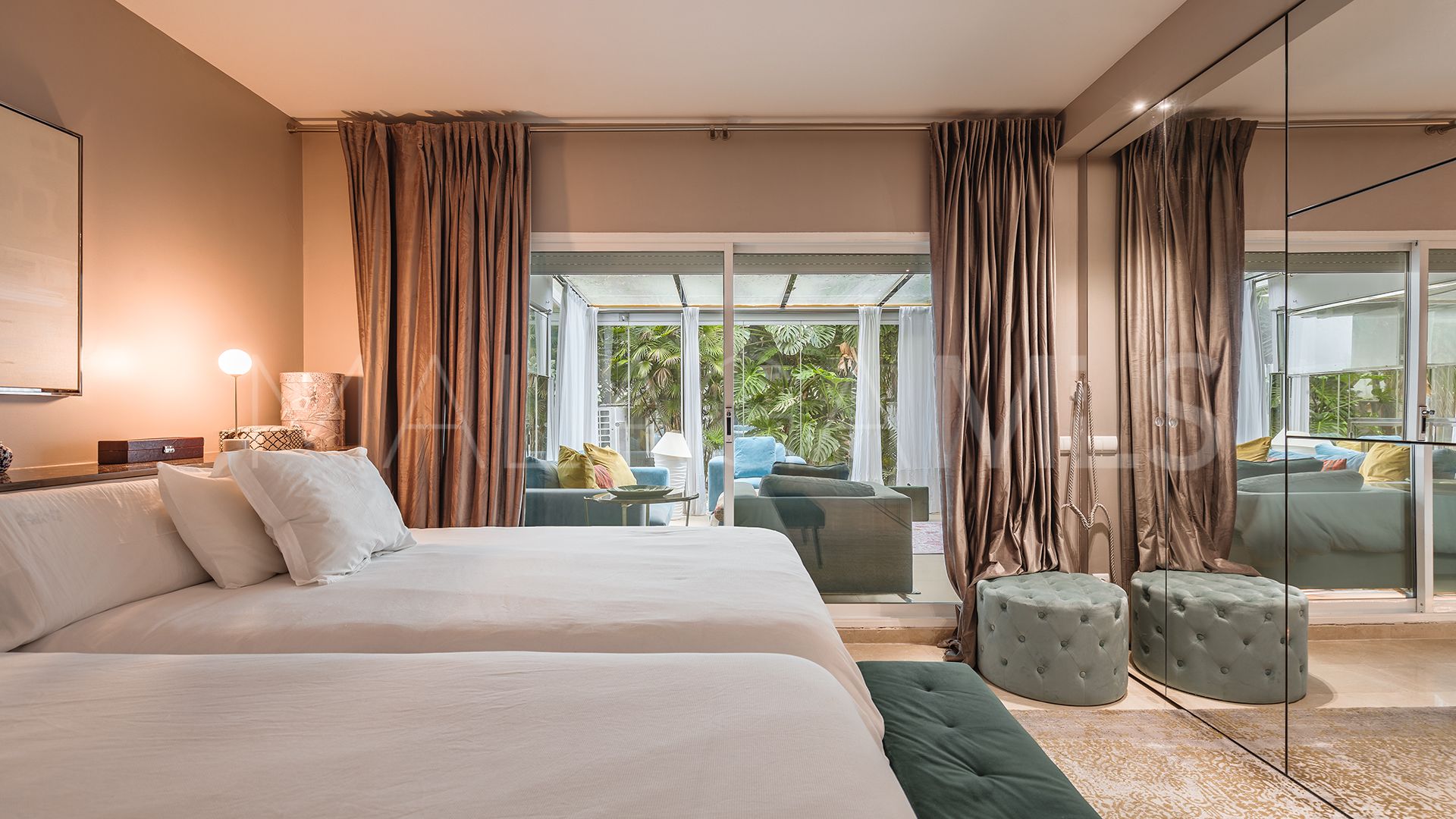 Lägenhet for sale in Las Lomas del Marbella Club