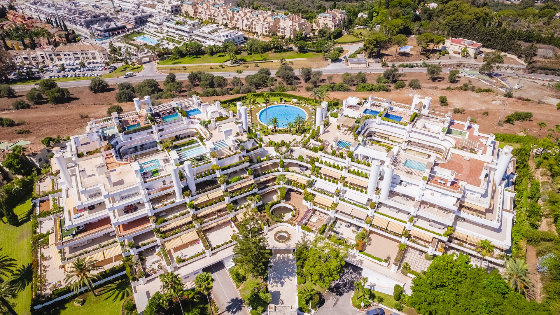 Lägenhet for sale in Las Lomas del Marbella Club