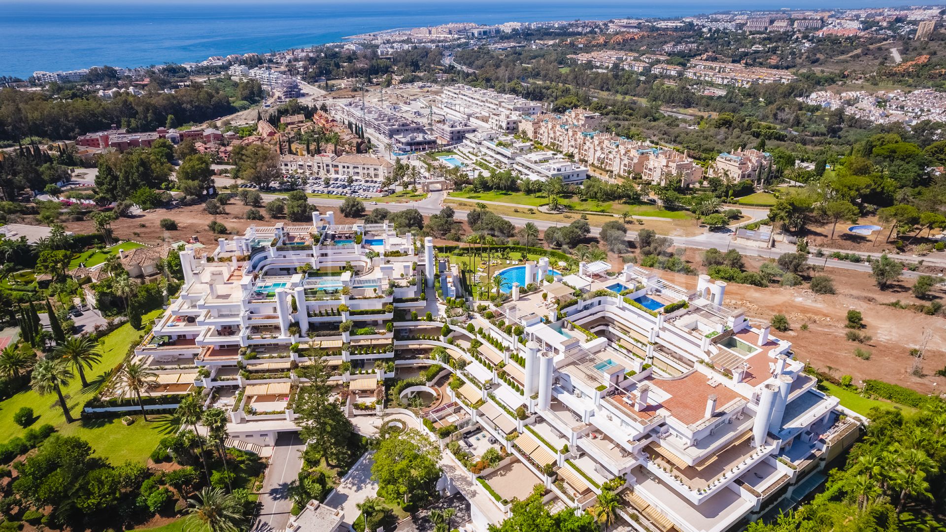 Lägenhet for sale in Las Lomas del Marbella Club