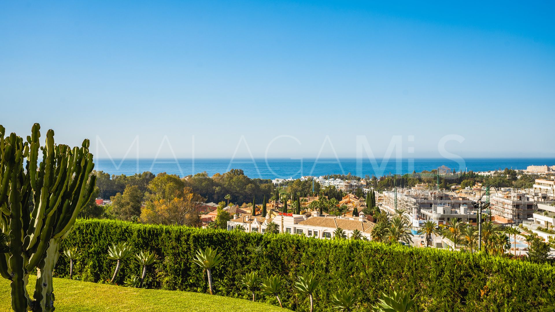 Lägenhet for sale in Las Lomas del Marbella Club