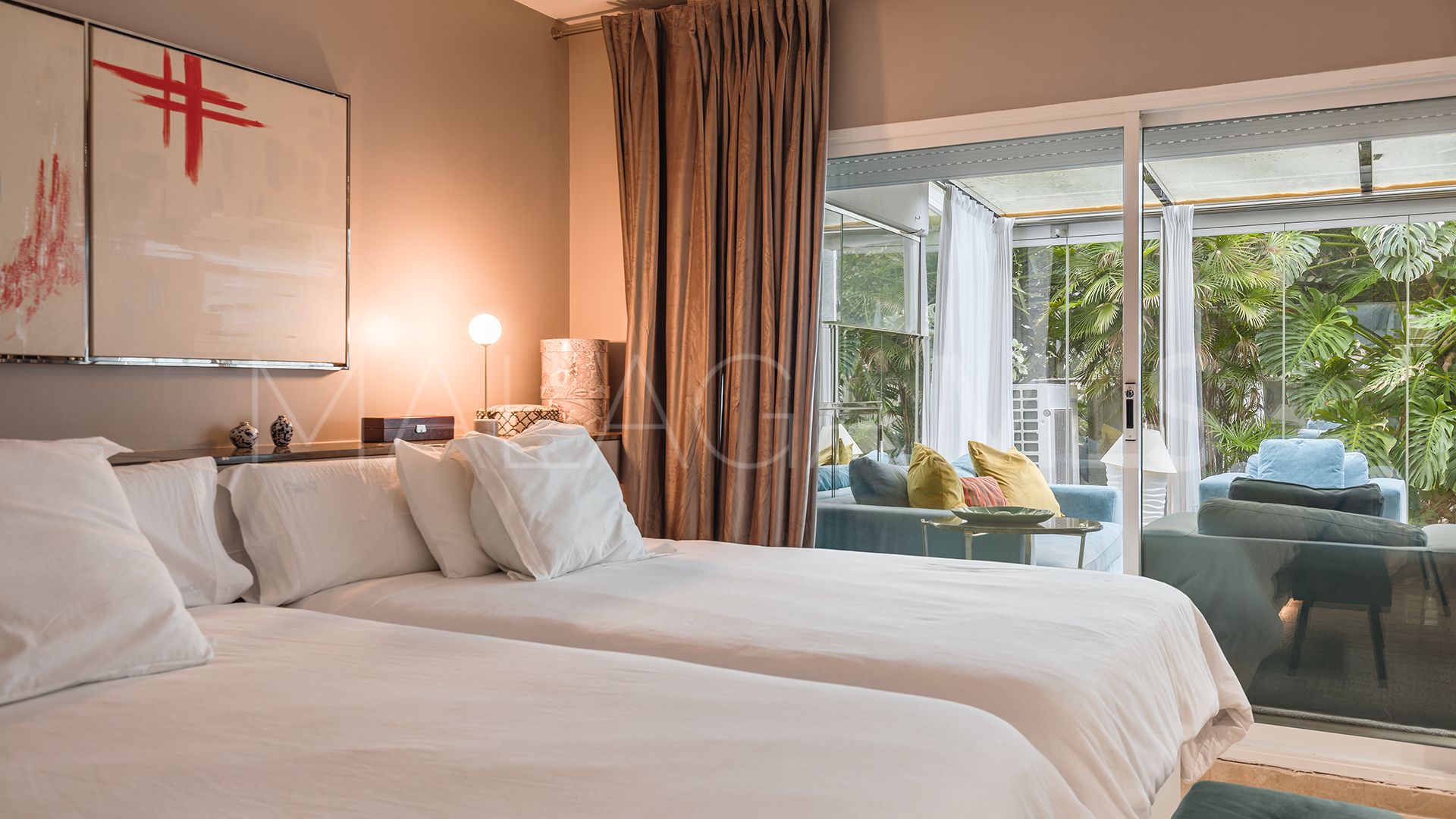 Lägenhet for sale in Las Lomas del Marbella Club